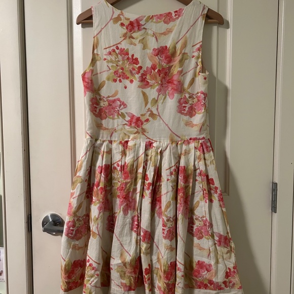 Taylor Short Floral Dress (size 8) - Picture 2 of 5